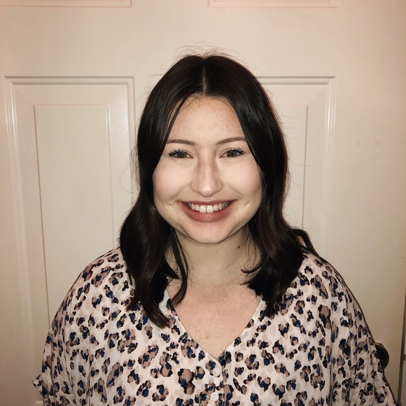 Meet your Posher, Katie - Picture 2 of 2